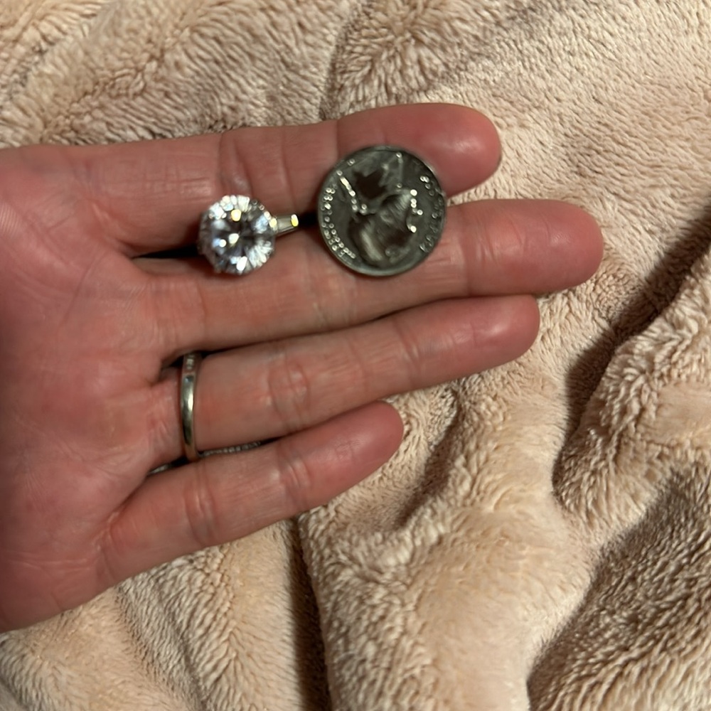 Size 5 ring - Picture 7 of 11